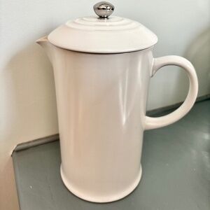 Le Creuset Merengue 34Oz French Press Coffee Maker 4 Cup Stoneware